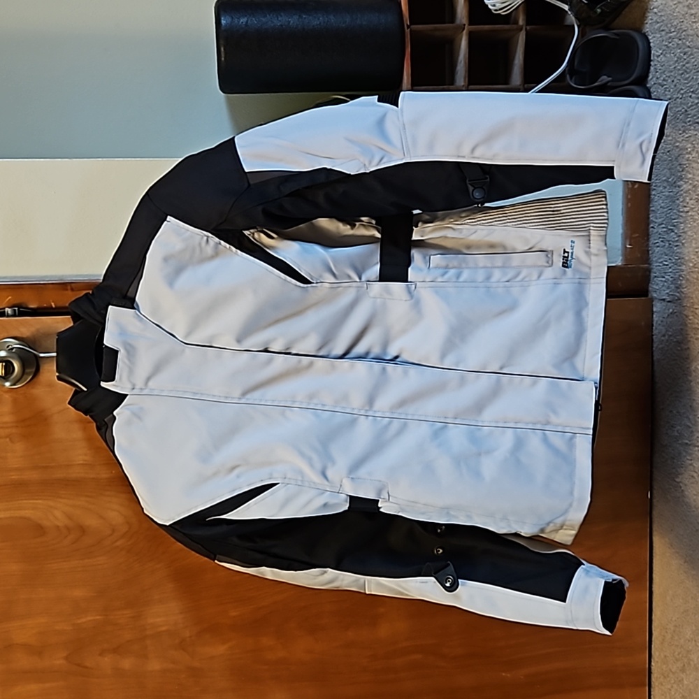 Bilt Women's Motorcycle jacket, size Medium, light grey with black accents.